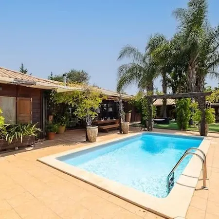 Semesterbostad Palm Retreat - Beautiful Idyllic Views *