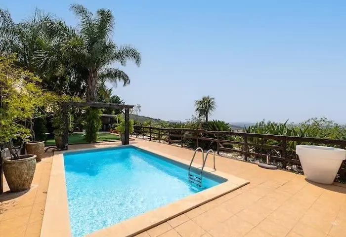 Palm Retreat - Beautiful Idyllic Views *