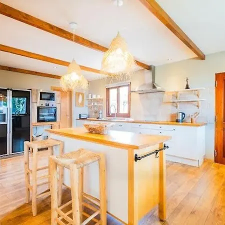 Palm Retreat - Beautiful Idyllic Views Villa *